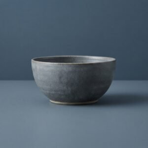 Bol Granit, en gris, collection Ardoise, vue de face sur fond uni.