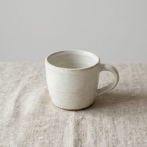 Vue en perspective de Tasse Craie, montrant l'intérieur et la silhouette complète.