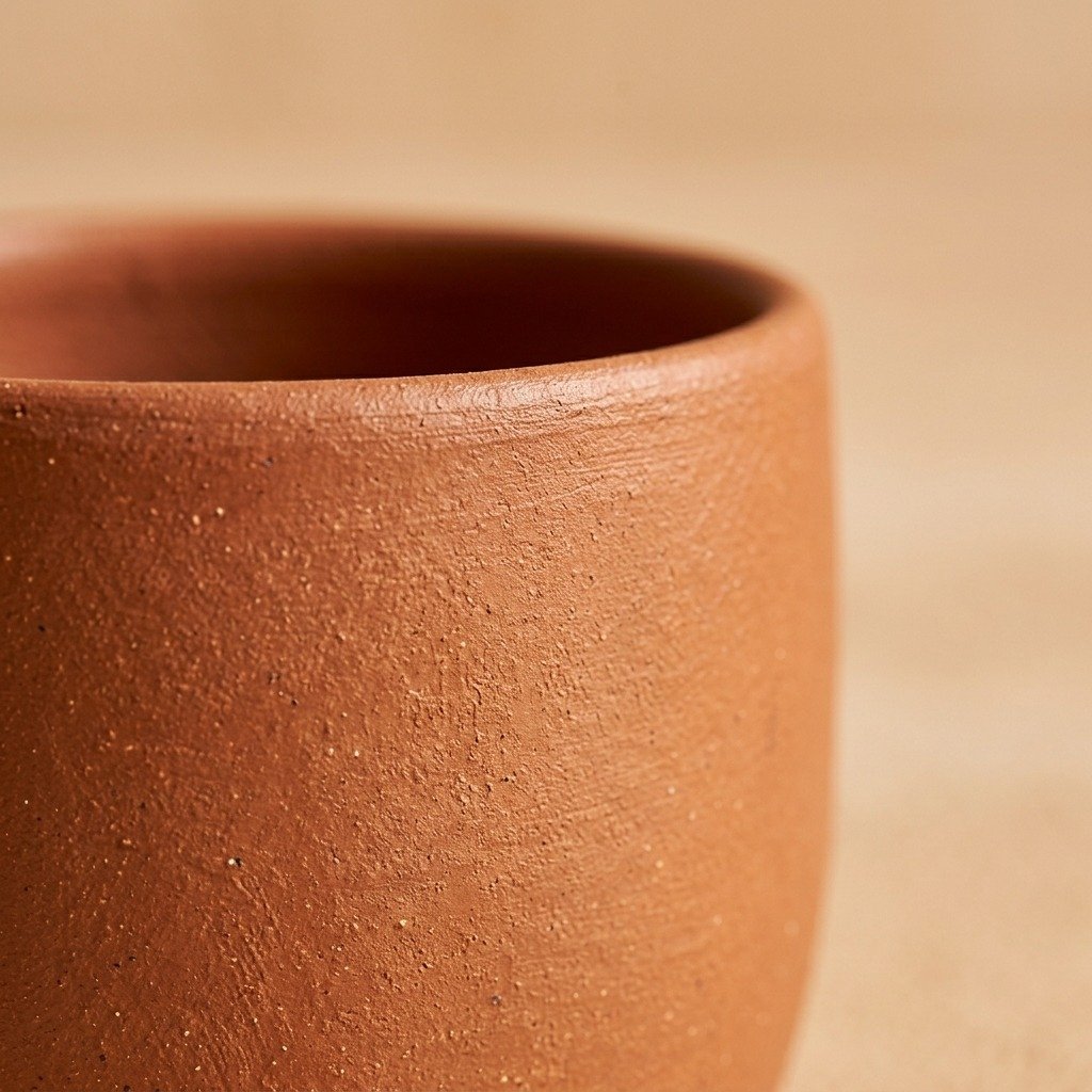 Tasse cuivre2 Gros plan sur la texture de l'émail terracota de Tasse Cuivre.